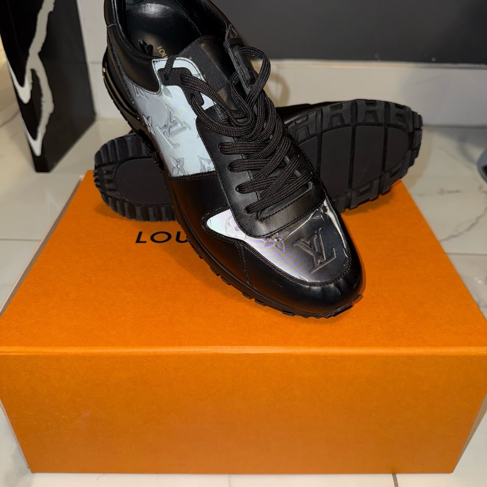 Black Reflective Monogram Louis Vuitton Runaway
Sneaker Black US 10 EU 43